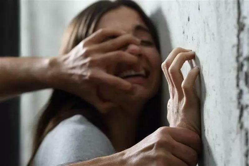 摸胸考試才會過 老廟祝淫辱少女