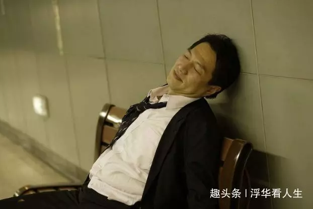 上門女婿喝醉,岳母下樓買醒酒藥,忘拿錢返回,才發現女婿是畜牲