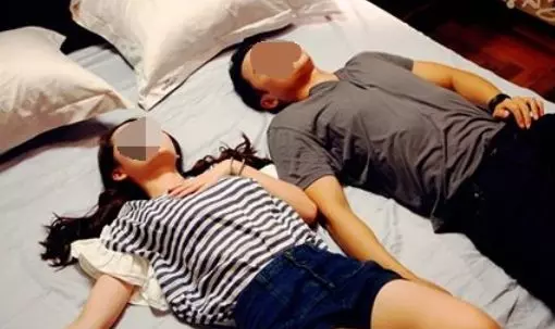 新婚夜,躺在老公懷裡,她覺得感覺不對,開燈後,果斷選擇離婚