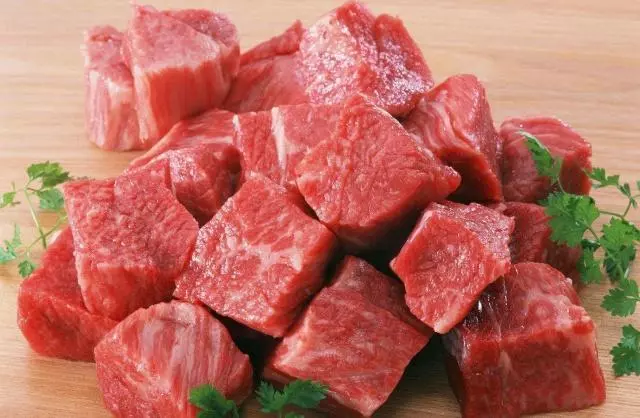 都是牛肉,為何牛排一煎就很嫩,牛肉燉很久卻嚼不動?看完漲知識