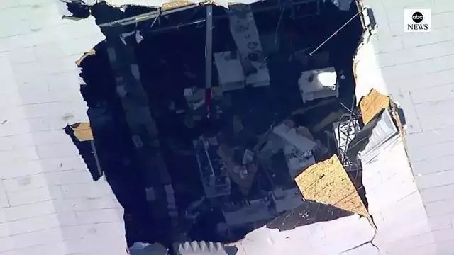 出師不利,美戰機撞樓墜毀,軍事施壓遇挫,伊朗戰機逼近航母上空