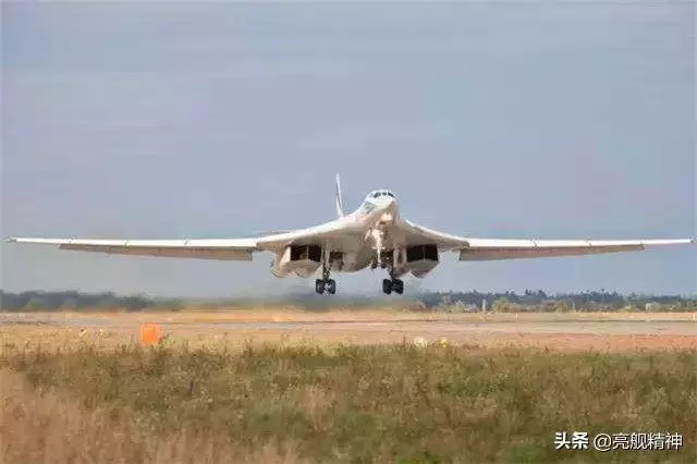俄羅斯圖-160轟炸機王者歸來,4個方面完爆美國所有轟炸機