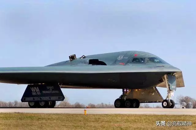 俄羅斯圖-160轟炸機王者歸來,4個方面完爆美國所有轟炸機