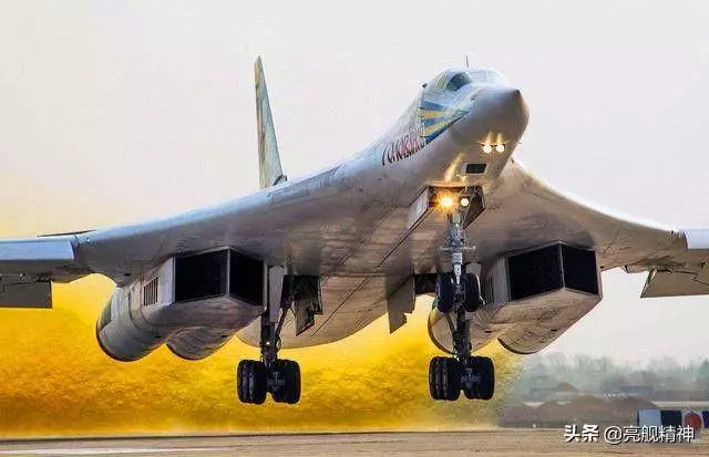 俄羅斯圖-160轟炸機王者歸來,4個方面完爆美國所有轟炸機