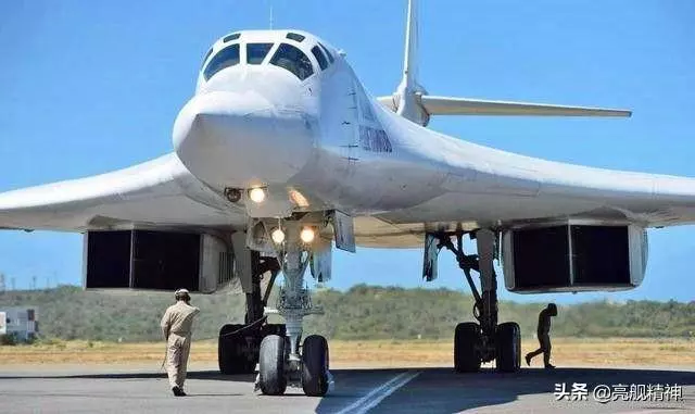俄羅斯圖-160轟炸機王者歸來,4個方面完爆美國所有轟炸機