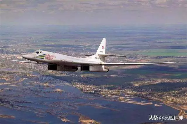 俄羅斯圖-160轟炸機王者歸來,4個方面完爆美國所有轟炸機