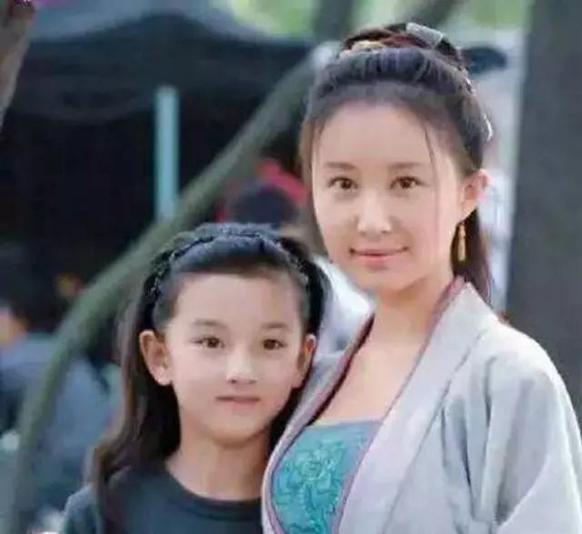 兩姐妹都是童星出道87年的姐姐完全不輸98年的妹妹,基因強大