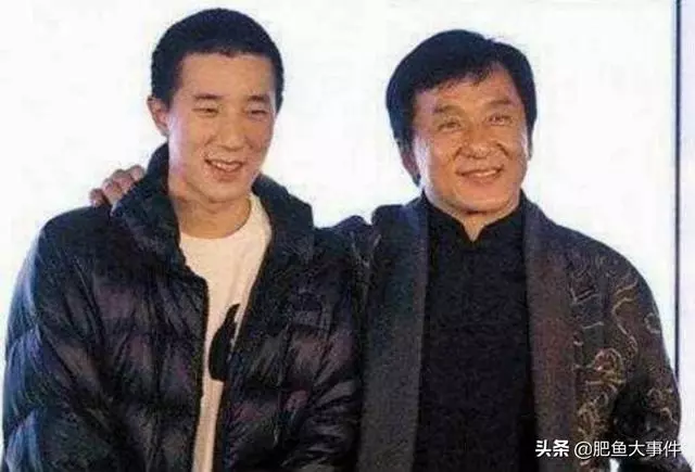 房祖名好心送祝福,不料反遭成龍訓斥,未免對兒子太過嚴苛,知道原因後很多人表示支持