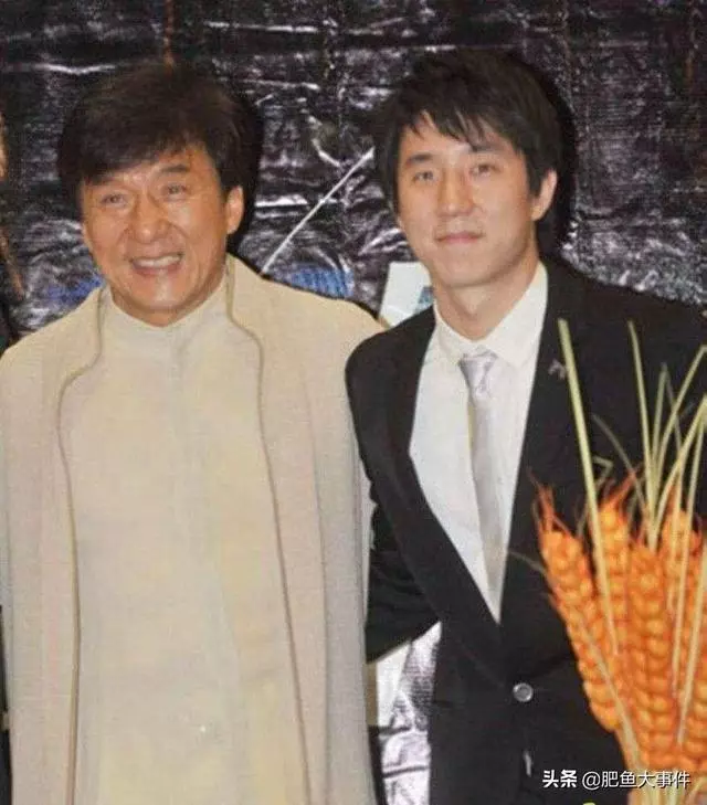 房祖名好心送祝福,不料反遭成龍訓斥,未免對兒子太過嚴苛,知道原因後很多人表示支持