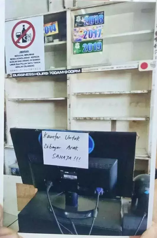 上頭指示只准專門店售酒?華裔商家更新酒牌遇刁難:「這是逼我們走後門!」