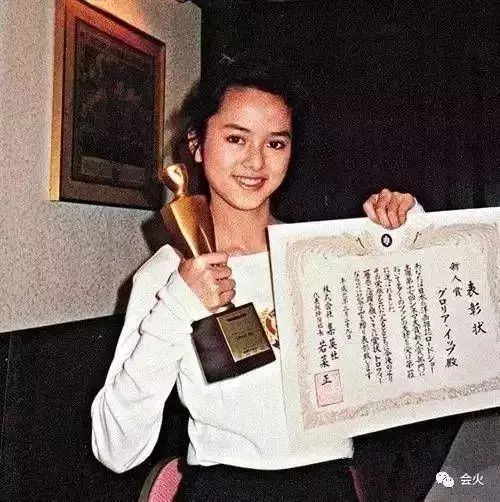 被譽為「1990年代最可愛女孩」葉蘊儀。14歲走紅23歲閃婚27歲「失婚跌落谷底」 如今46歲浴火重生美翻!