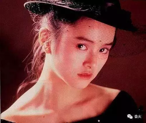 被譽為「1990年代最可愛女孩」葉蘊儀。14歲走紅23歲閃婚27歲「失婚跌落谷底」 如今46歲浴火重生美翻!