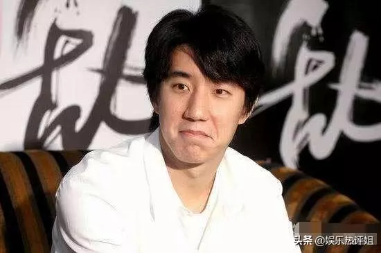 房祖名發文支持妹妹吳卓林,就差父親成龍來表態了!