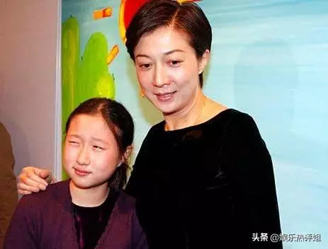 房祖名發文支持妹妹吳卓林,就差父親成龍來表態了!