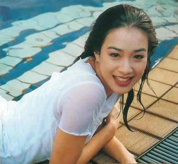 鍾麗緹被婆婆嫌棄老,看了年輕舊照,網友:怎樣都輪不到你兒子!