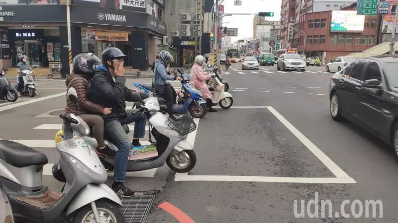 拍板定案!桃園交通局「取消機車不能騎內線」 公布「交通事件發生率」網友驚:怎麼不早改 -