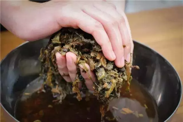 正宗梅菜扣肉的做法,香而不膩,做法簡單,絕對讓你吃了還想吃!