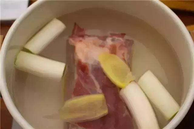 正宗梅菜扣肉的做法,香而不膩,做法簡單,絕對讓你吃了還想吃!