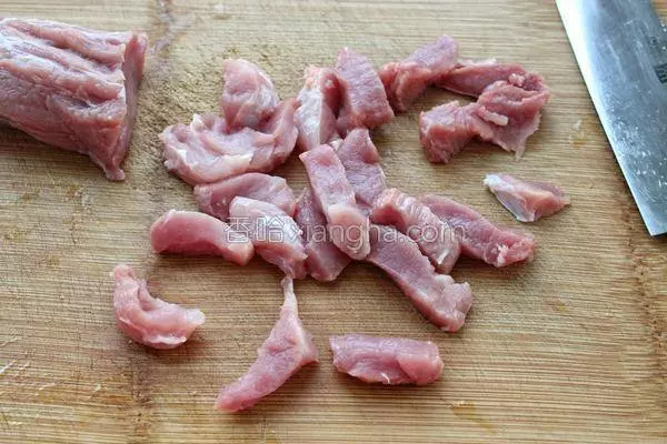 半斤豬肉2個雞蛋,教你做開胃又下飯的家常菜,比小酥肉更好吃!