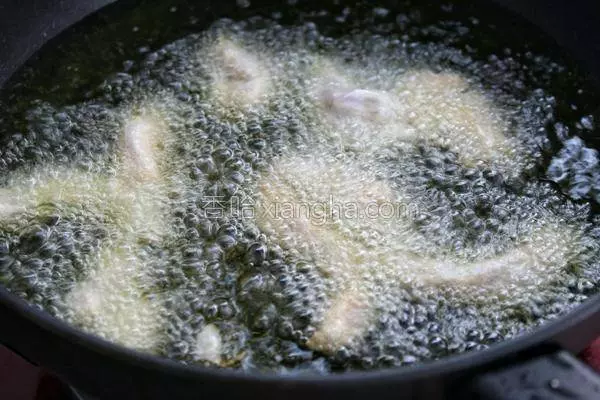 半斤豬肉2個雞蛋,教你做開胃又下飯的家常菜,比小酥肉更好吃!