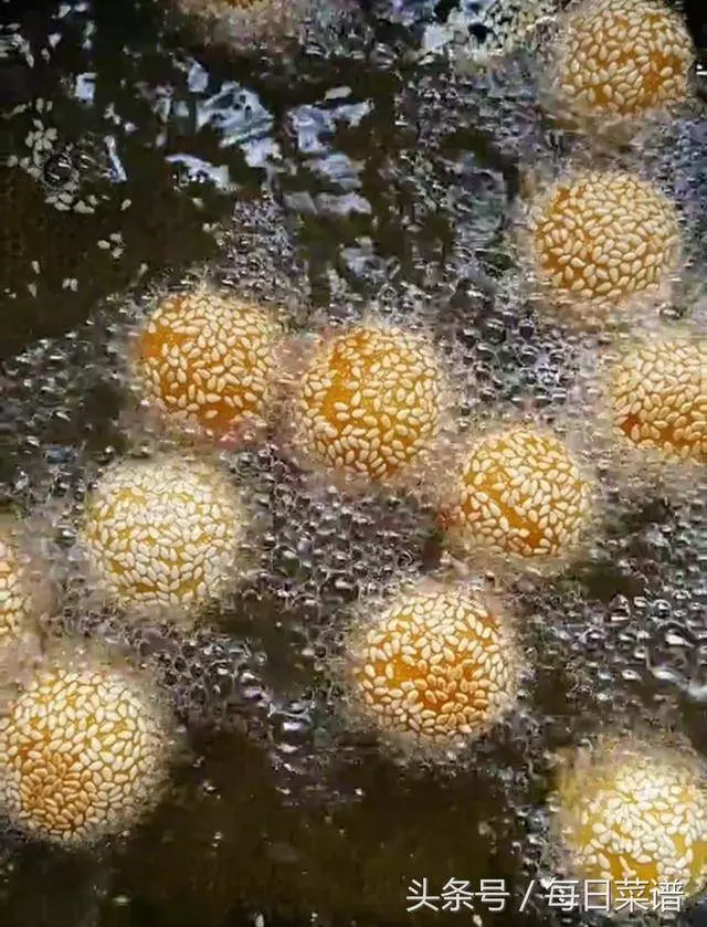 教你做最好吃的紅薯丸子,軟糯香甜,一上桌就搶光
