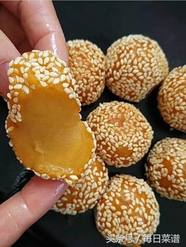 教你做最好吃的紅薯丸子,軟糯香甜,一上桌就搶光