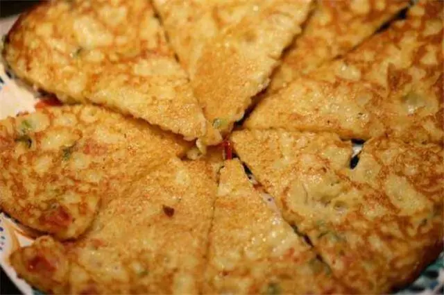土豆別再炒著吃,換種新做法,咬一口焦香酥脆,簡單易做好吃極了