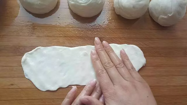 突發奇想用蘿蔔做成煎餅,沒想到出奇的好吃,孩子每天都鬧著要吃