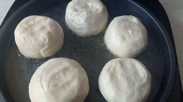 突發奇想用蘿蔔做成煎餅,沒想到出奇的好吃,孩子每天都鬧著要吃
