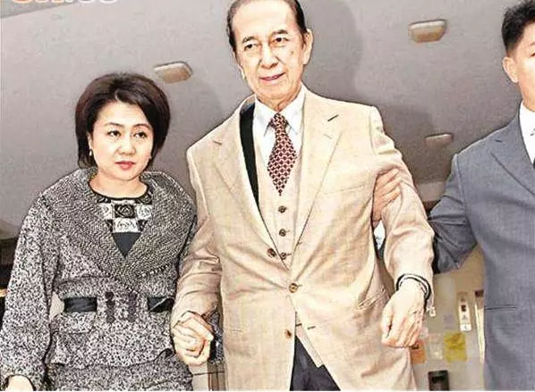 賭王妻子團豪宅:大房豪宅16億,三房僅1.6億,四房住皇宮!