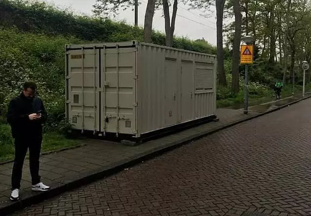Airbnb預訂 一晚531令吉住宿 竟是路邊貨櫃