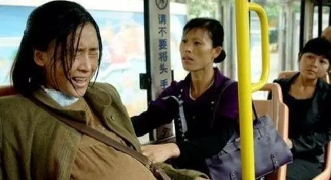 算命說時辰未到!她硬撐17小時「羊水流乾」堅信女兒公主命 狂拖時間「孩子出來後」醫生秒傻眼!