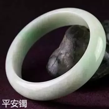 老祖宗告訴你:女人戴手鐲也有講究,左手千萬不要戴!