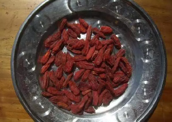 總是腰酸還睡不好?中醫告訴我一秘方,連喝幾天之後,治腰酸、失眠,肝腎一起補好