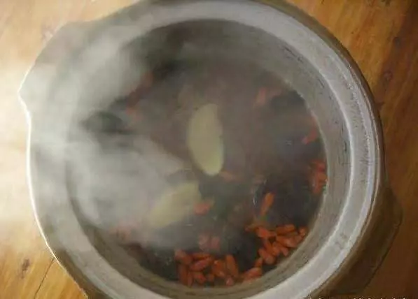 總是腰酸還睡不好?中醫告訴我一秘方,連喝幾天之後,治腰酸、失眠,肝腎一起補好