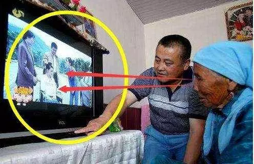 電視機「掛牆上還是放電視櫃上好」?聽風水師說完,大家全都超後悔,知道的太晚了!