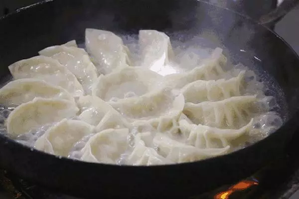 30年餃子館幫廚:餃子餡要鮮香,這3樣調味料,少一味就差很遠