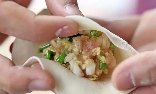 30年餃子館幫廚:餃子餡要鮮香,這3樣調味料,少一味就差很遠