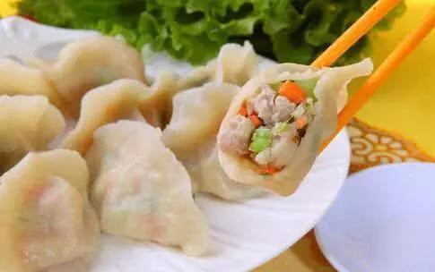 30年餃子館幫廚:餃子餡要鮮香,這3樣調味料,少一味就差很遠