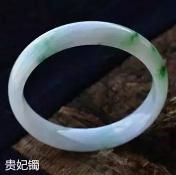 老祖宗告訴你:女人戴手鐲也有講究,左手千萬不要戴!