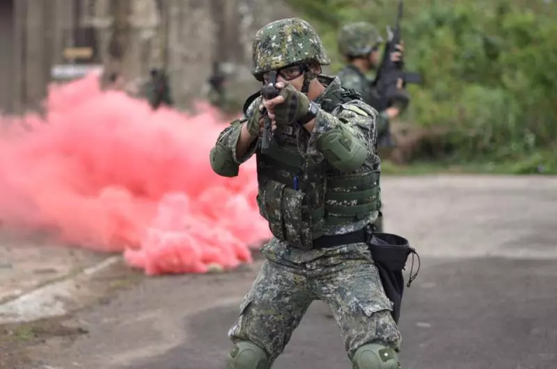 天氣熱就「禁止體測一周」? 官兵匿名幹譙陸軍司令決策:「打仗受傷,就禁止打仗?」