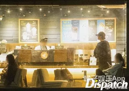 一個演藝圈男神,一個電競圈才女,感覺是偶像劇的男女主設定呢,這對差了17歲的情侶公布戀情,我只想說好配!
