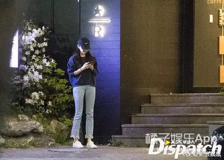 一個演藝圈男神,一個電競圈才女,感覺是偶像劇的男女主設定呢,這對差了17歲的情侶公布戀情,我只想說好配!