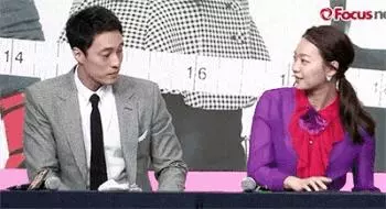 一個演藝圈男神,一個電競圈才女,感覺是偶像劇的男女主設定呢,這對差了17歲的情侶公布戀情,我只想說好配!