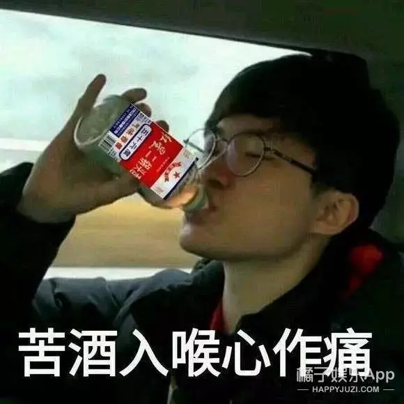 一個演藝圈男神,一個電競圈才女,感覺是偶像劇的男女主設定呢,這對差了17歲的情侶公布戀情,我只想說好配!
