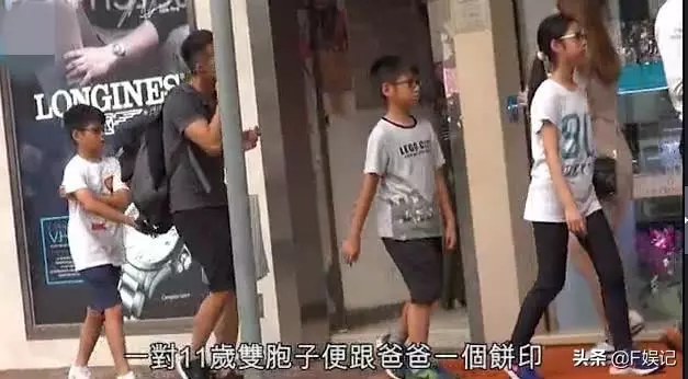 「馮春美」陰險毒辣、城府極深、唯利是圖,現實卻是好父親獨自帶3位子女逛街!