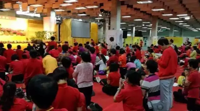 「心靈法門」遭起底,冒牌「觀世音」開發出這種「小房子」!坑錢又坑人!