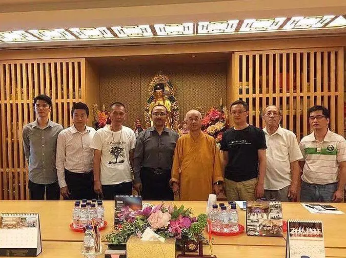 「心靈法門」遭起底,冒牌「觀世音」開發出這種「小房子」!坑錢又坑人!