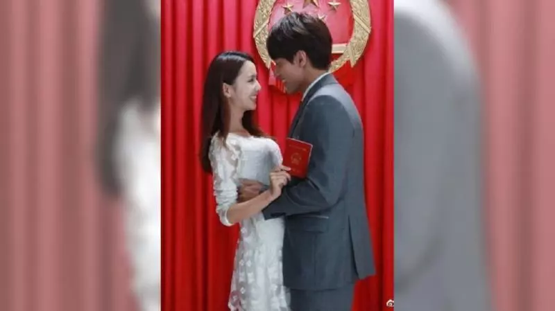 驚!42歲言承旭領證結婚?十指緊扣女子現身陸民政局