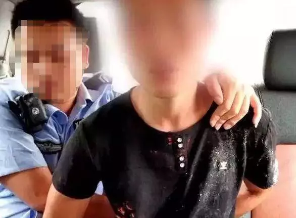 「爸爸我起不來了」,女童被打1小沒救了,惡父獲刑12年,當庭不服(組圖)